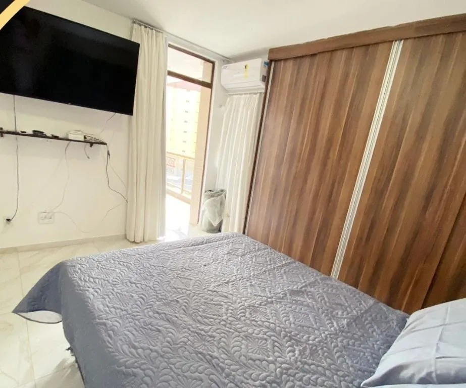 Imagem Apartamento de 120m² no Bessa, 4 quartos com suíte, sala em L, condomínio com elevador e portaria, perto da praia.