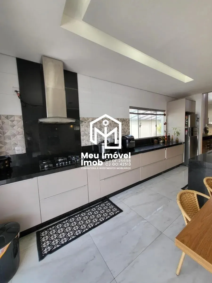 Imagem Casa 4 Quartos 4 Suítes 5 Vagas 900m² Útil 530 m² Lazer