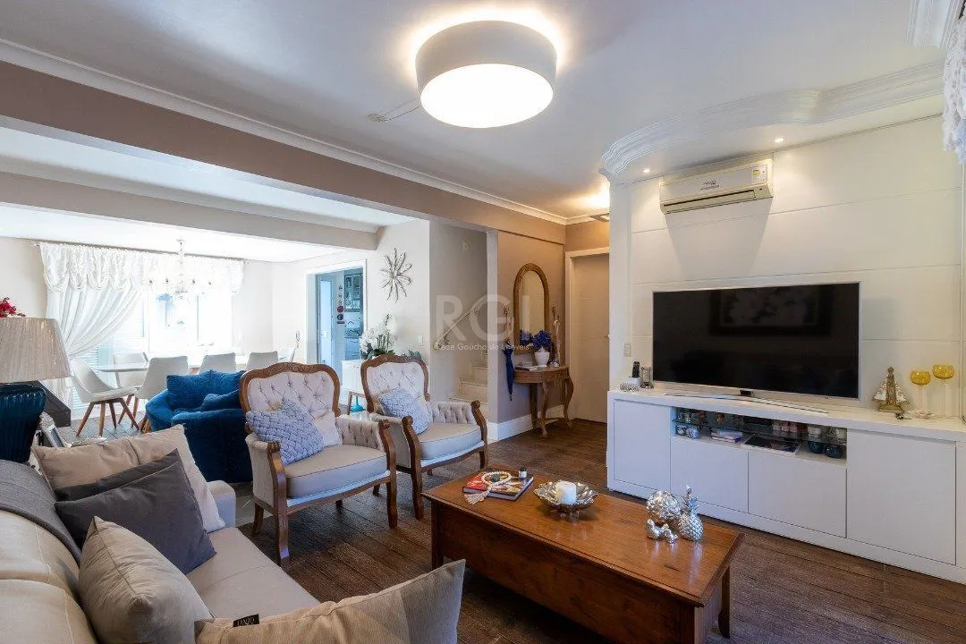 Imagem Casa Condominio para Venda - 240m², 4 dormitórios, sendo 1 suites, 2 vagas - Ipanema