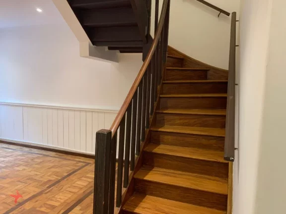 Imagem Casa comercial para locação em São Paulo-SP, bairro Pinheiros: 2 quartos, 2 salas, 2 banheiros, 1 vaga, 110m². Confira!