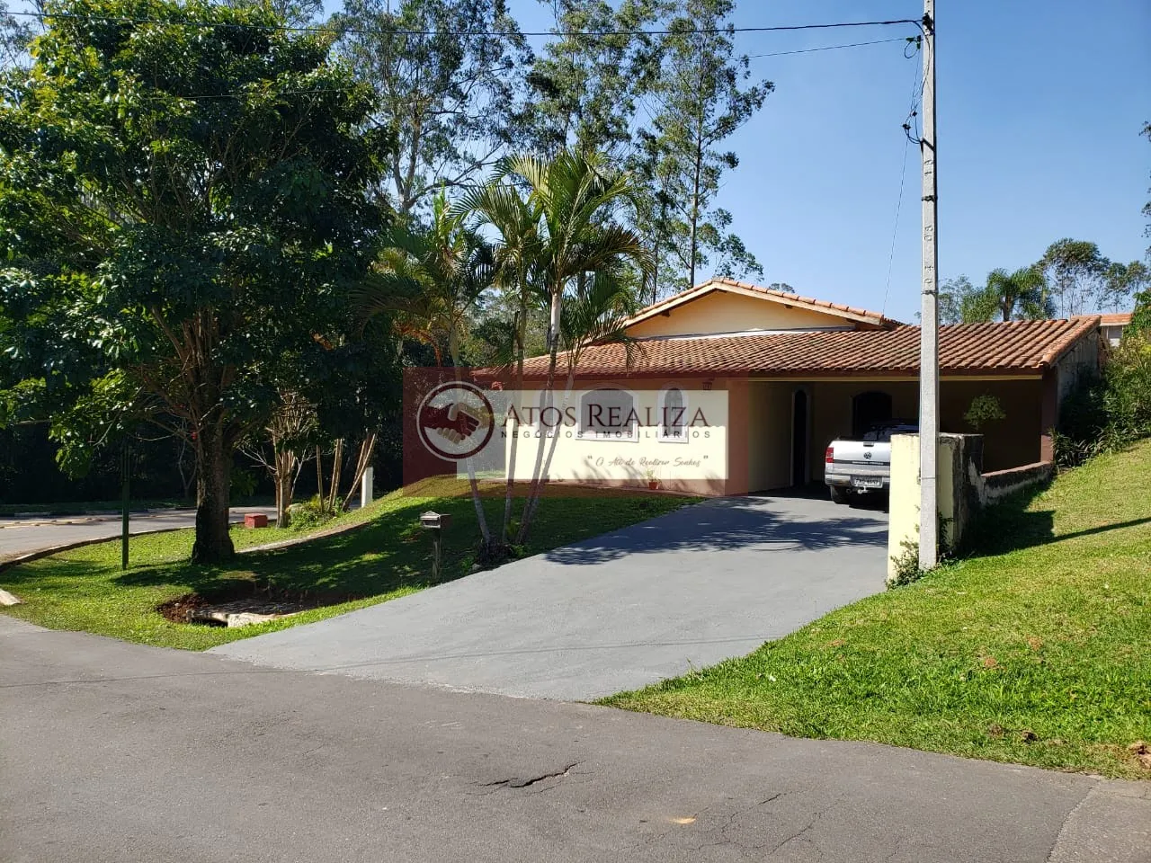 Imagem Casa térrea em Fazenda da Ilha com 4 dormitórios e 3 suítes por R$800k para venda e R$3.5k para locação - 340m² de área útil