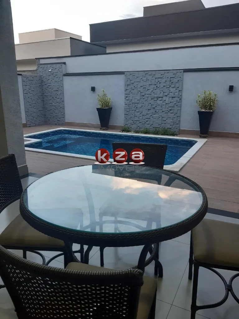 Imagem Casa de alto padrão em condomínio: 3 quartos, 3 suítes, 2 salas, 5 banheiros, 4 vagas, 200m² - Residencial Real Parque, Sumaré-SP.