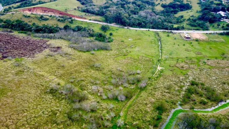 Imagem Oportunidade Única! Terreno à Venda em Garopaba-SC, Bairro Ambrósio - 50.501,62m² de área. Investimento promissor para incorporadoras.