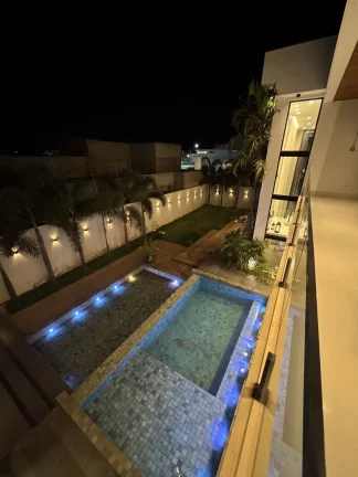 Imagem Sobrado Alto Padrão em Condomínio