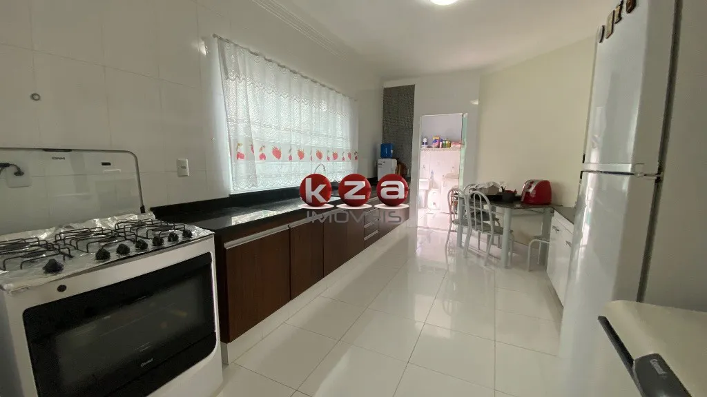 Imagem Oportunidade única: Casa em condomínio à venda em Valinhos-SP, no Condomínio Vivenda das Cerejeiras - 3 quartos, 3 suítes, 2 salas, 5 banheiros, 2 vagas, 200,00 m² de área.