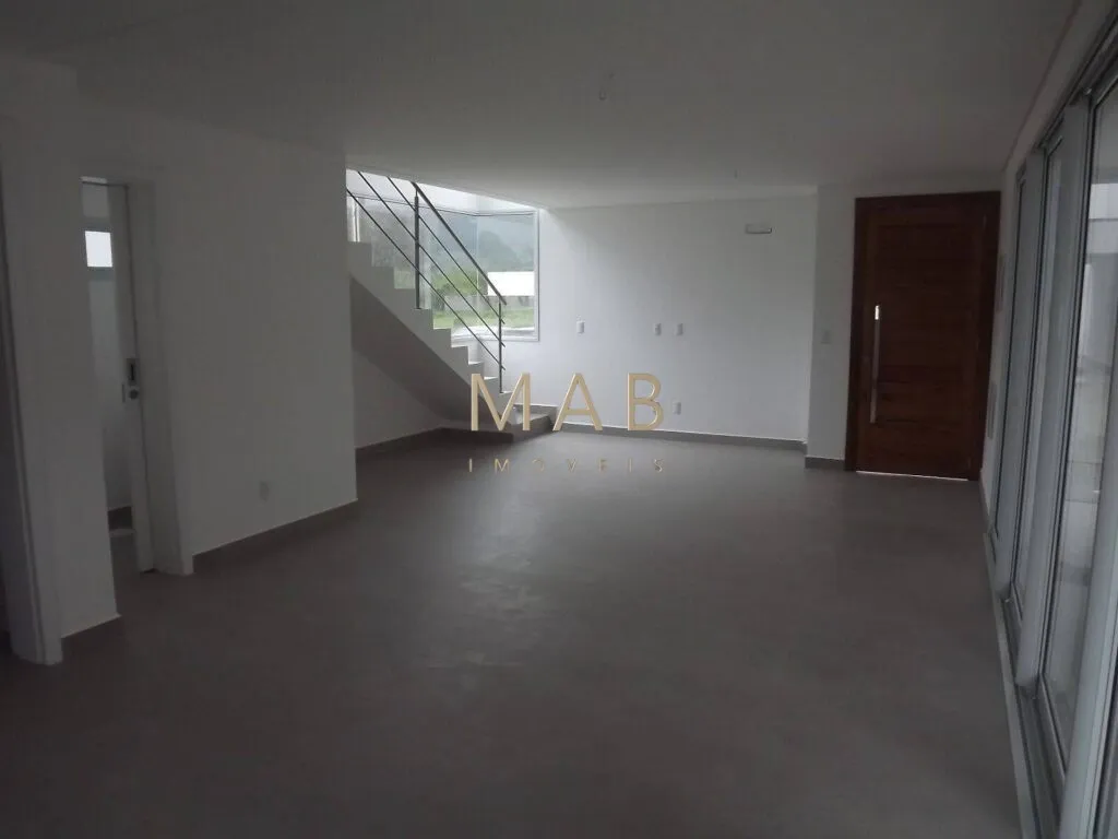 Imagem Casa à venda em Florianópolis: 3 quartos, 1 suíte, 2 salas, 2 banheiros, vaga na garagem e 140m² no Ribeirão da Ilha.