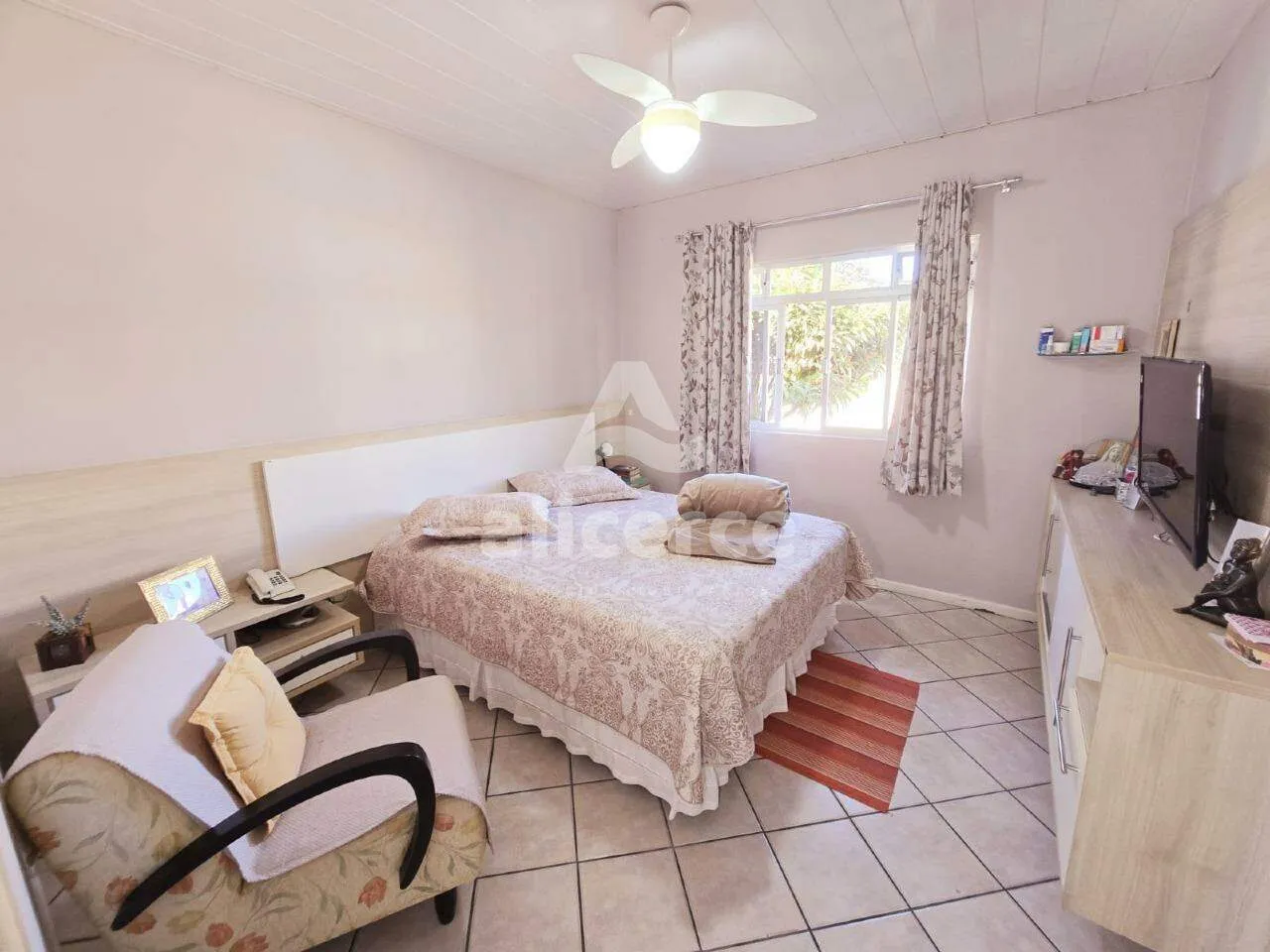 Imagem Se você busca espaço, conforto e ótima localização, essa casa é perfeita para você!