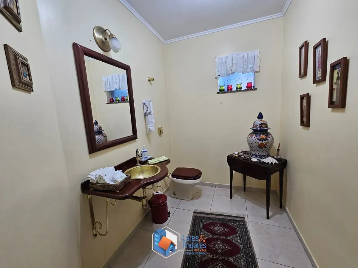 Imagem Sobrado para venda em Interlagos com 4 quartos, sendo 2 suítes, 330m²