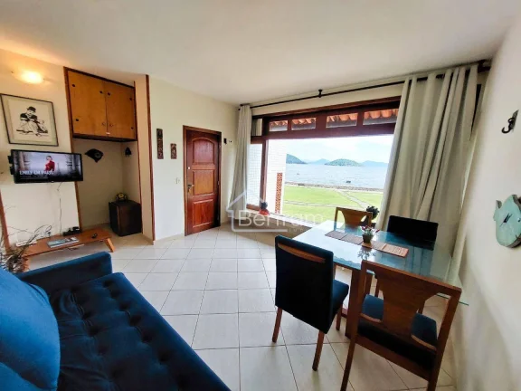 Apartamento com 2 dormitórios de Frente para a Praia