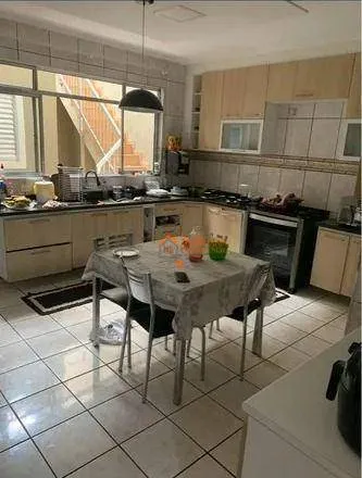 Imagem Sobrado com 3 dormitórios à venda, 352 m² por R$ 585.000,00 - Jardim Presidente Dutra - Guarulhos/SP
