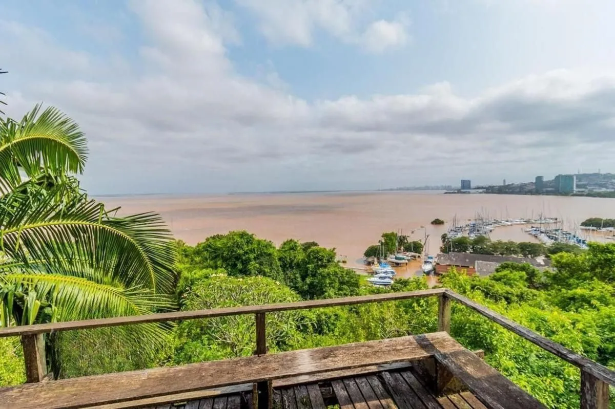 Imagem Casa com 5 dormitórios e 3 vagas no bairro Assunção