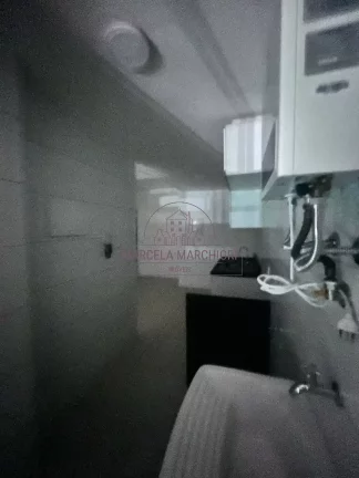 Imagem Apartamento quarto e sala, varanda grande, 1 vaga, 1 quadra do mar