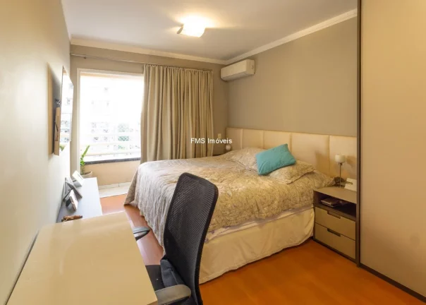 Imagem Apartamento à venda na Vila Olímpia com 3 suítes, 2 salas, 4 banheiros, 3 vagas, 137m².