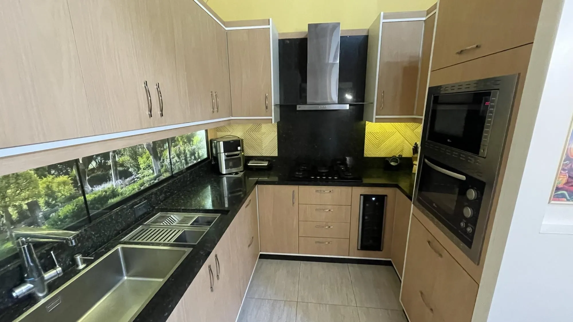 Imagem Casa térrea com 2 suítes com amplo pátio,
