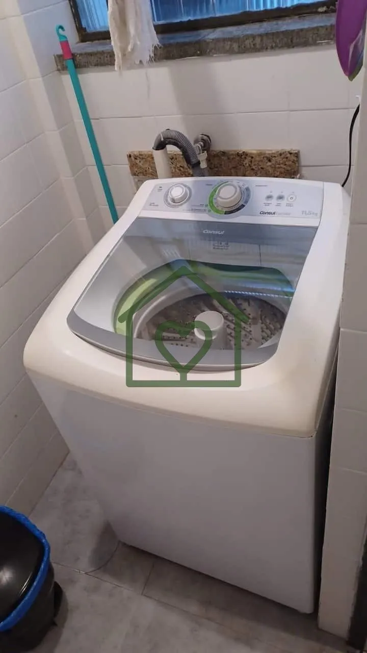 Imagem Apartamento térreo elevado, de frente e recuado, localizado em prédio com belos jardins. O imóvel...