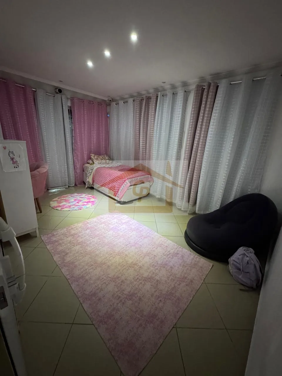 Imagem Casa com 4 dormitórios e piscina em terreno de 940 metros