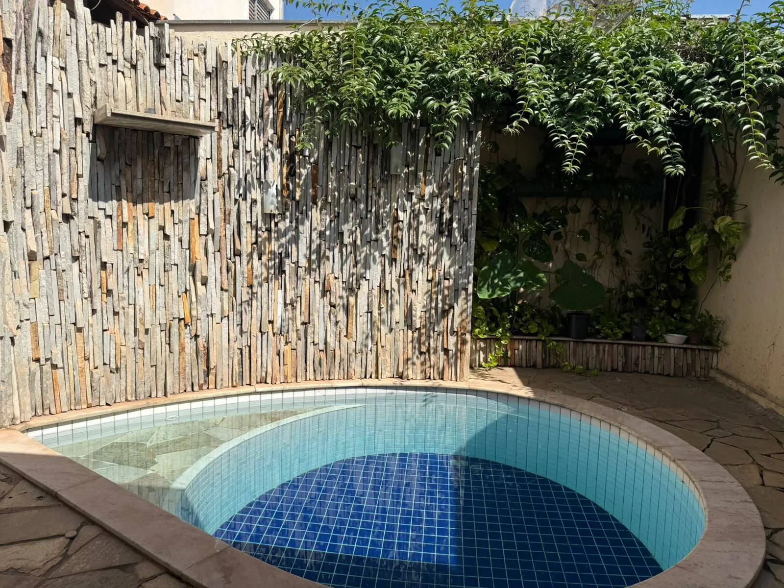 Imagem Sobrado 3 quartos sendo 1 suíte Bairro Coophema