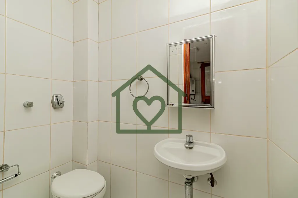Imagem Na Av. Alegrete, n. 126, no bairro Petrópolis, Apartamento de 03 dormitórios, semi mobiliado com 0...
