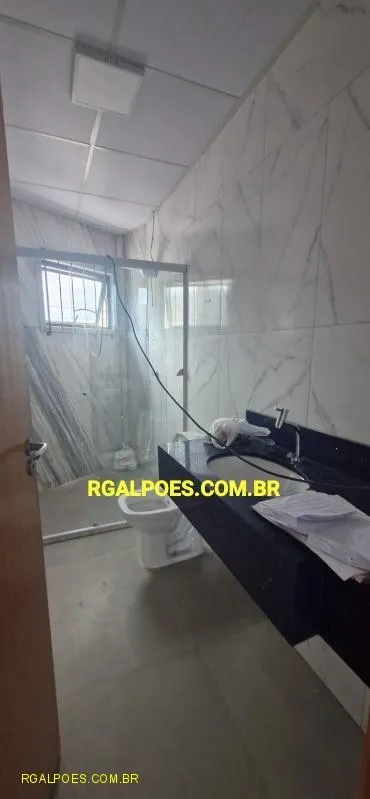 Imagem Galpão para Locação em PALHOÇA, BREJARÚ, 2 banheiros, 14 vagas