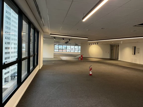 Imagem Conjunto comercial com 1.354m² para locação em Alphaville.