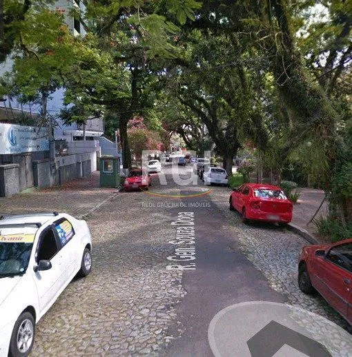 Imagem Casa para Venda - 250m², 3 dormitórios, 2 vagas - Petrópolis