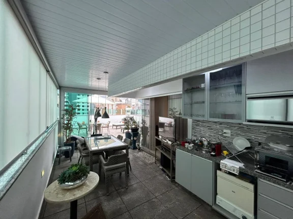 Imagem Apartamento à venda com 200m², 4 quartos e 3 vagas.