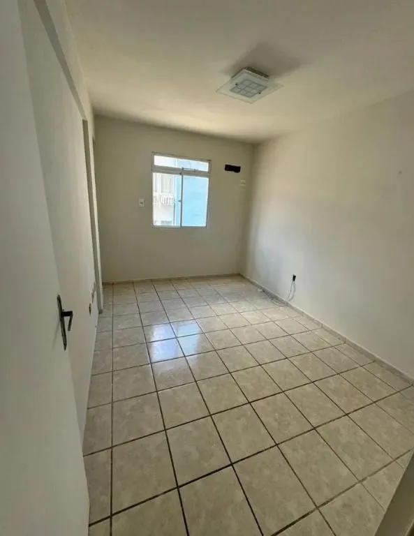 Imagem Apartamento amplo em Manaíra, com 4 quartos, suíte, dependência, 2 vagas, elevador e localização privilegiada perto da praia.