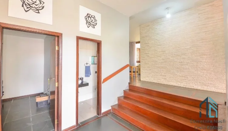 Imagem Casa com edícula a venda, 04 quartos sendo 02 suítes, no Bairro Guabirotuba em Curitiba PR