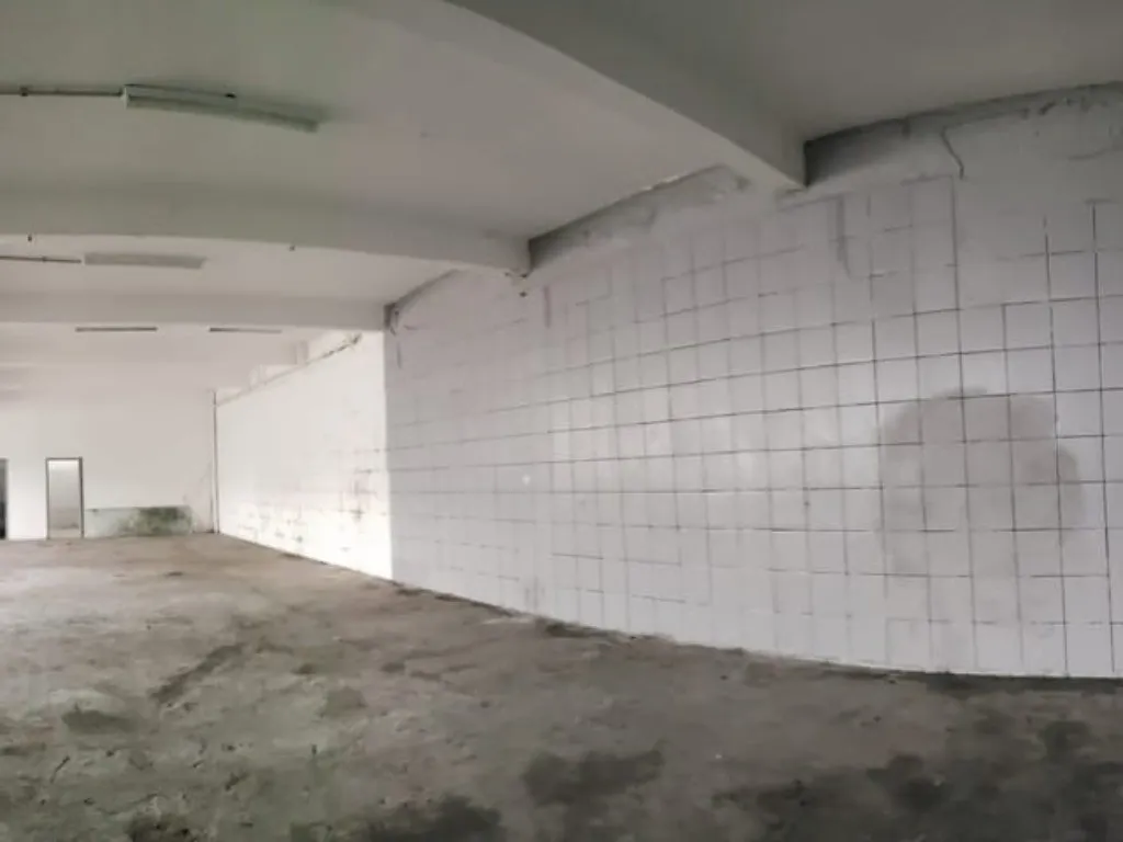 Imagem Aluguel de Galpão Comercial de 996m² em Santo André-SP, Bairro Campestre, 5 Banheiros Inclusos!