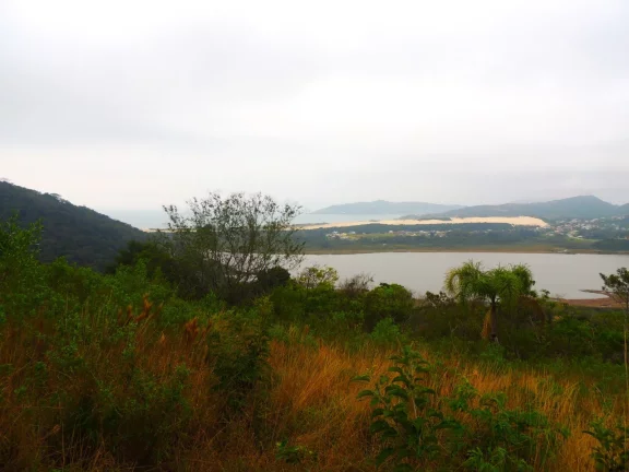 Imagem Terreno à venda em Garopaba-SC, bairro Macacu, 46.578,61m², com vista para Lagoa e Mar!