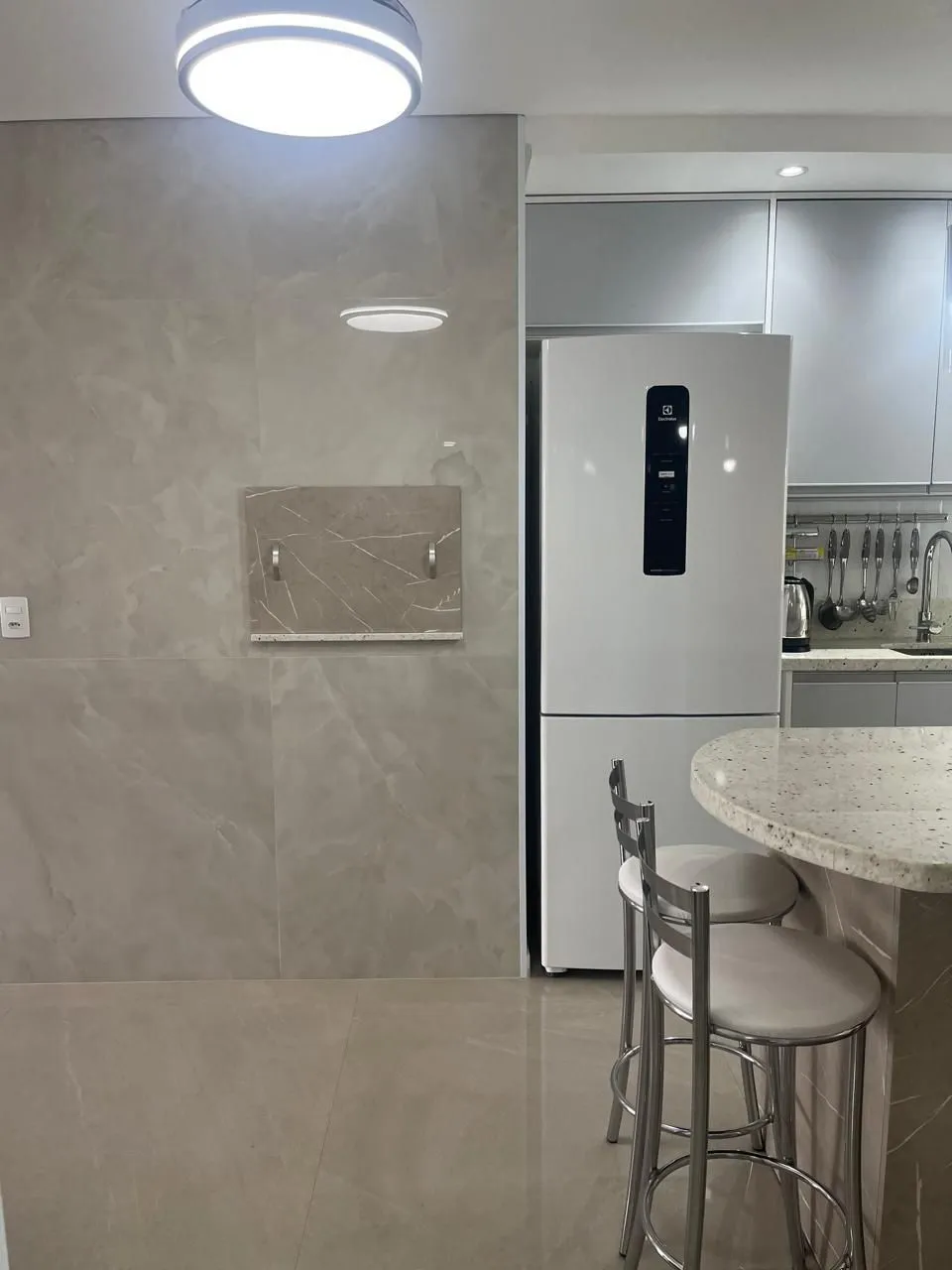Imagem Apartamento no bairro Cristal de 2 dormitórios e vaga MOBILIADO
