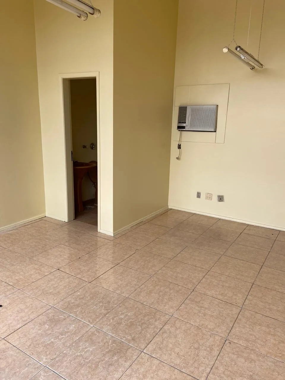 Imagem Sala comercial de 24m² com vaga de garagem coberta - excelente oportunidade!

Espaço funcional e b...