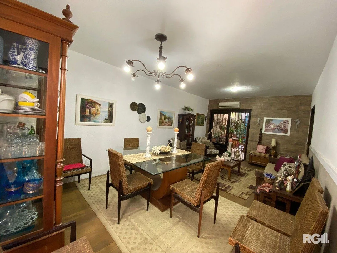 Imagem CASA AMPLA 3 DORMITÓRIOS NO ANDAR SUPERIOR NA CIDADE BAIXA .