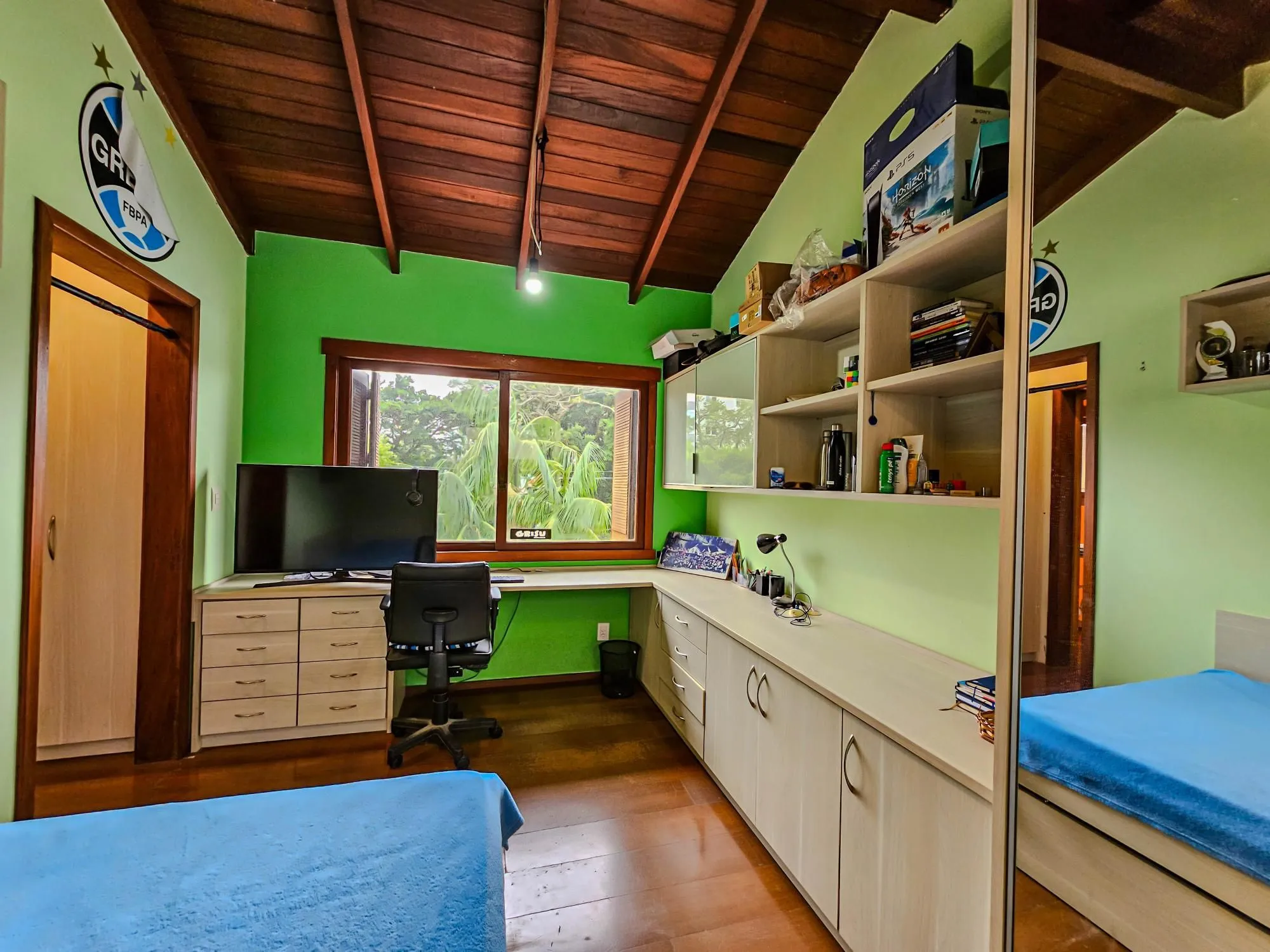 Imagem Casa em condomínio fechado, 5 dormitórios, Bairro Teresópolis