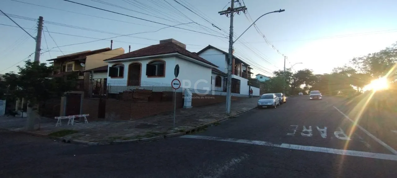Imagem Casa de 4 dormitórios no bairro Parque Santa Fé