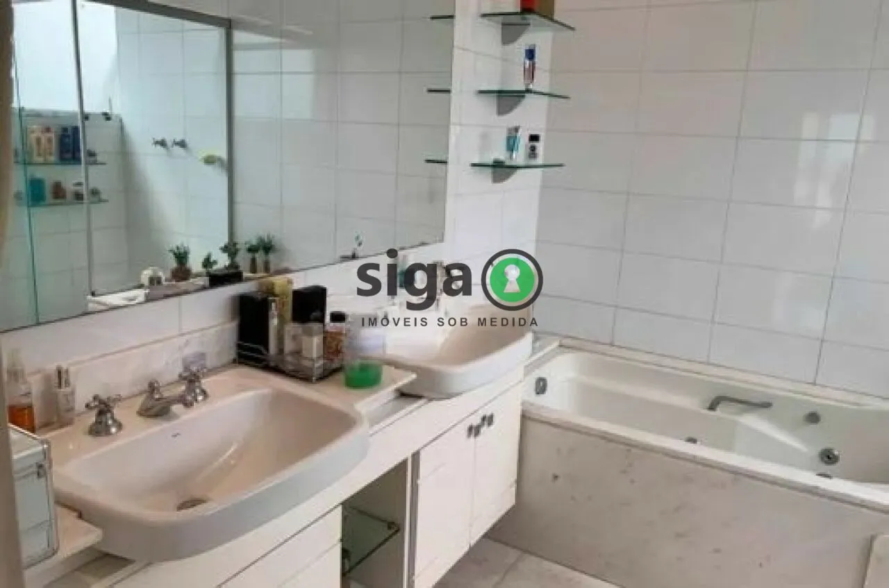 Imagem Apartamento em Moema Alto Padrão - 275m², 3 quartos e 4 Vagas!