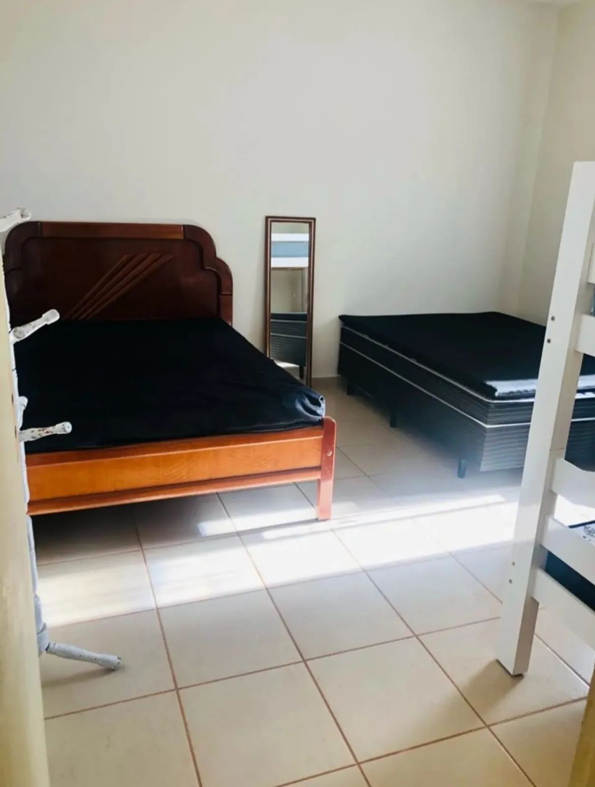 Imagem Chácara à venda em Salto de Pirapora-SP - 2.000m², 1 quarto, 1 sala, 1 banheiro, 1 vaga de garagem. Imperdível!