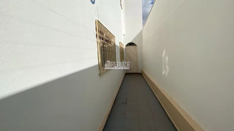Imagem Casa com 6 dormitórios no bairro Fabrício em Uberaba