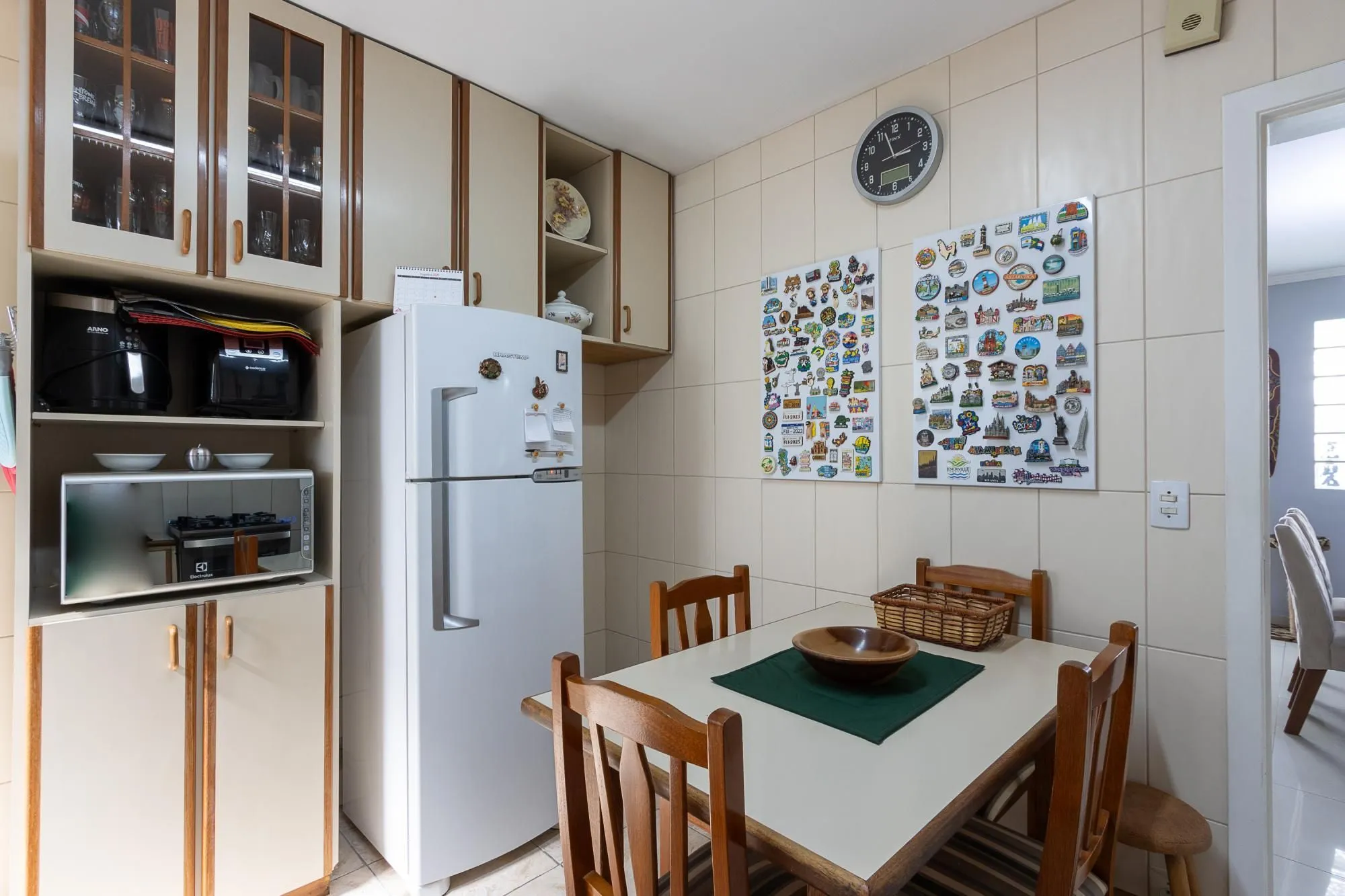 Imagem Casa de alvenaria, 4 dormitórios, 2 suítes, bairro Cristal.