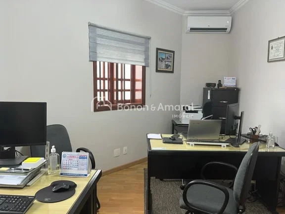Imagem Esta casa é perfeita para quem busca uma localização privilegiada e segurança para sua família....