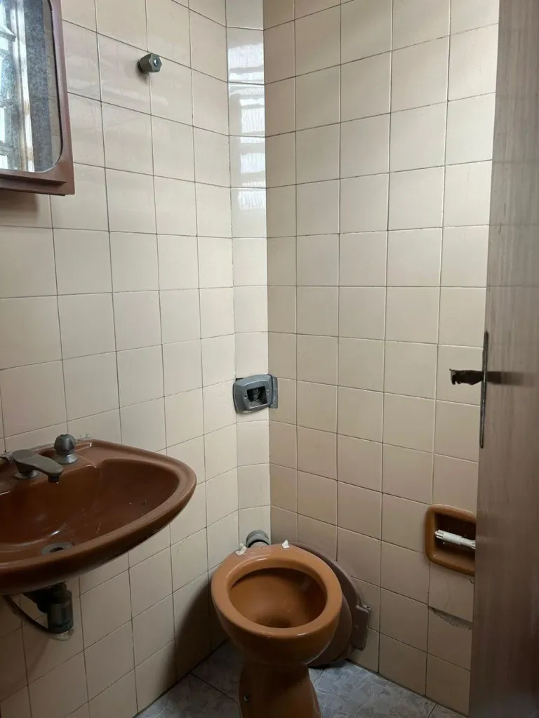 Imagem Galpão Comercial na Vila Antonieta - São Paulo-SP 380m² - 5 Banheiros Venda ou Locação
