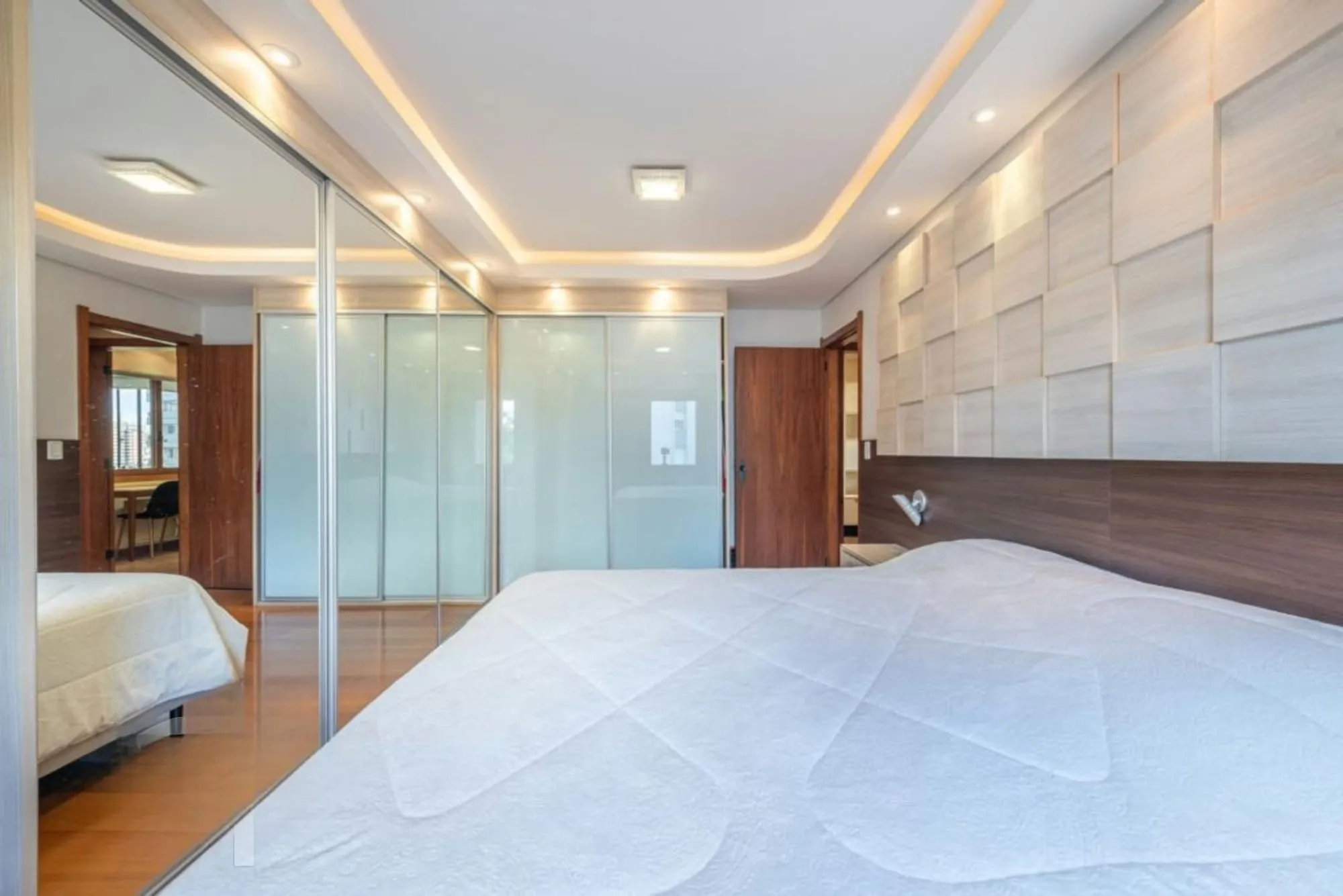 Imagem Apartamento à venda em Petrópolis com 153 m², 2 quartos, 1 suíte, 2 vagas