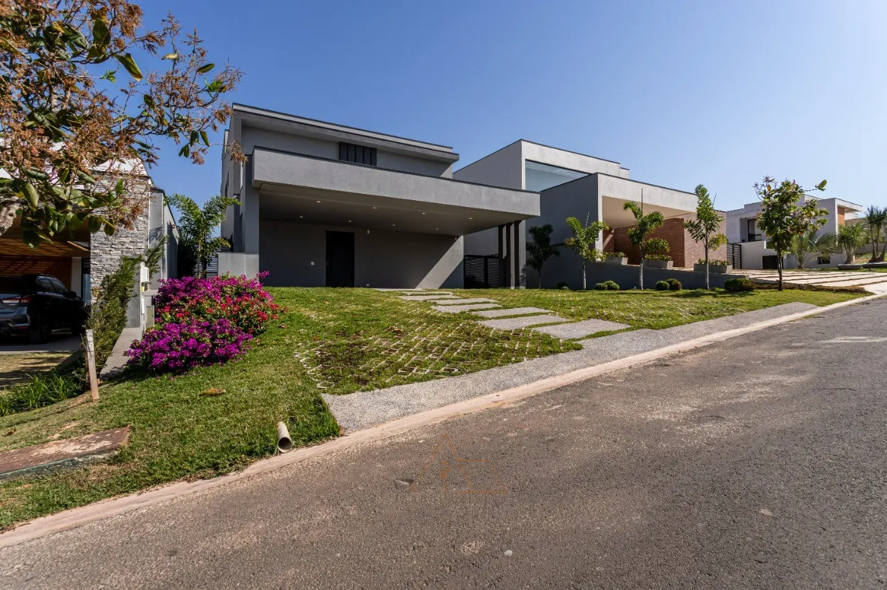 Imagem Venda de Casa de Alto Padrão no Condomínio Villas do Golfe em Itu-SP: 4 quartos, 1 suíte, 6 banheiros, 3 vagas, 336,98 m².