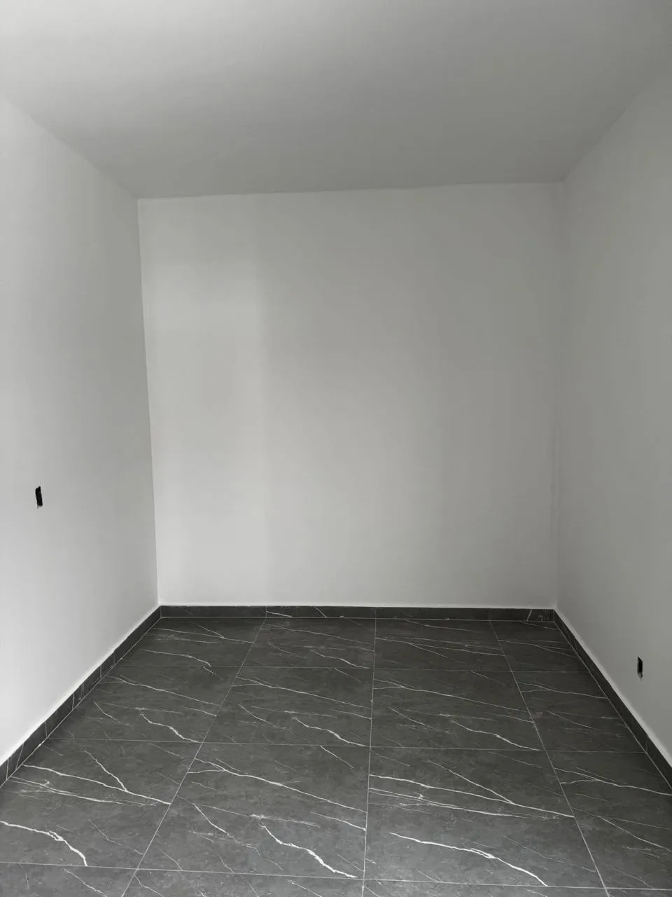 Imagem Casa nova, construída em 2025, 51,90 m² de área construída, 2 dormitórios, 1 banheiro, sala, cozinha, área de serviço e garagem para 1 carro e 1 noto.