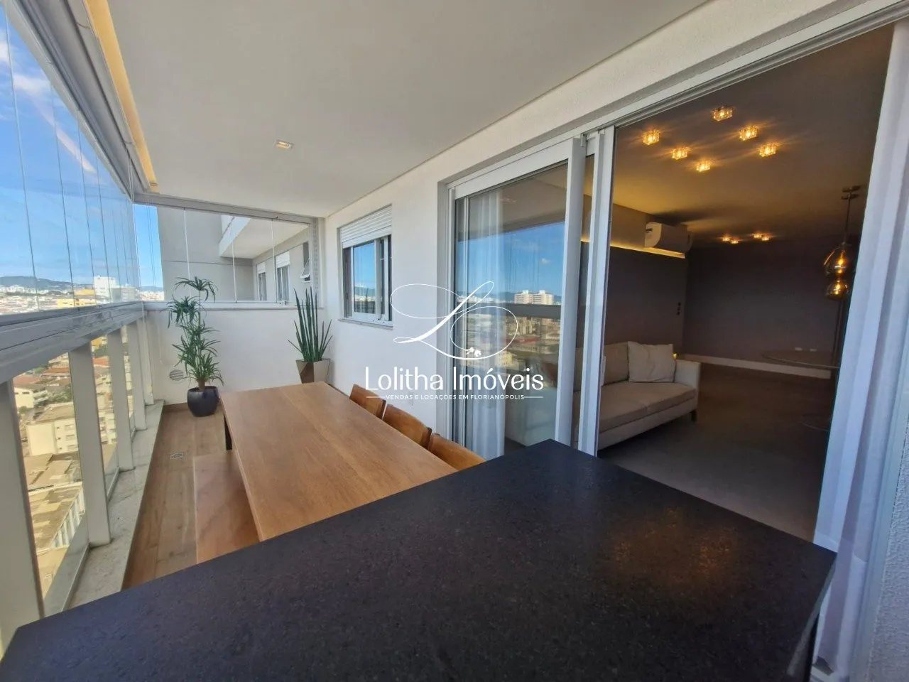 Imagem APARTAMENTO DE LUXO COM 3 SUÍTES, SEMI MOBILIADO À VENDA NO KOBRASOL - SÃO JOSÉ/SC.