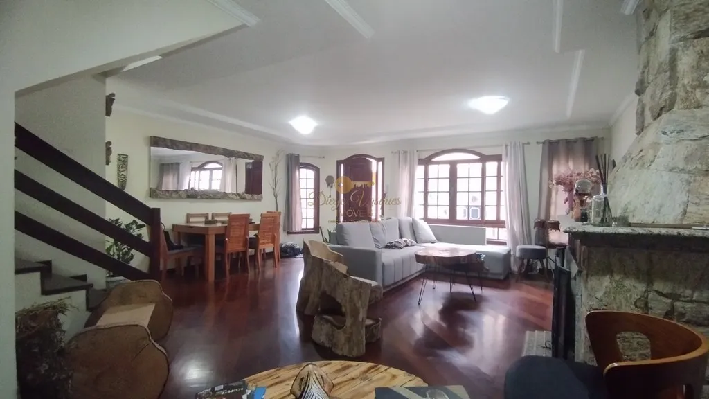 Imagem Casa em Condomínio para Venda em Teresópolis / RJ no bairro Alto