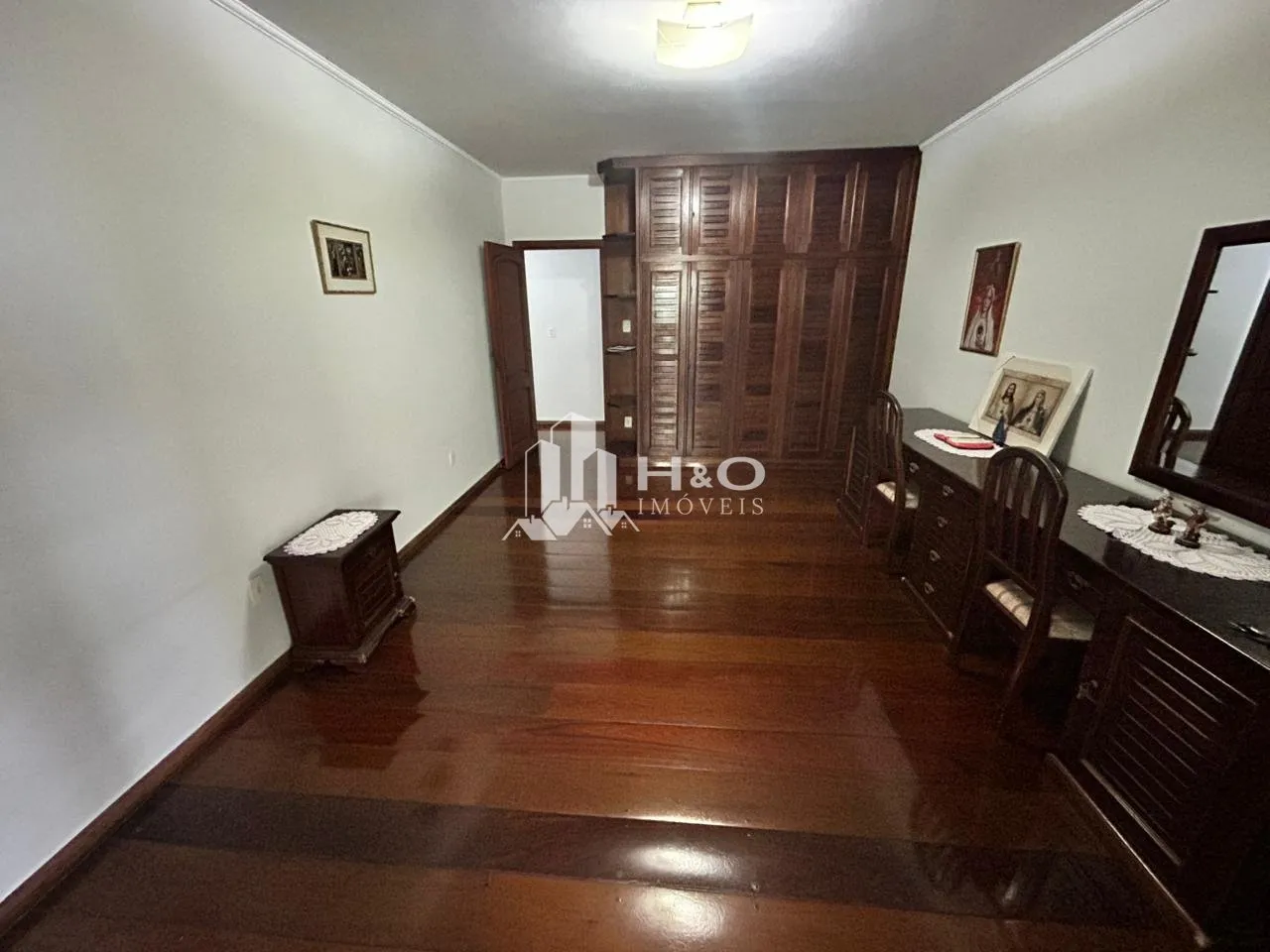 Imagem Sobrado Alto Padrão com 3 Dormitórios, 1 Suíte, 6 Vagas, Quintal Amplo e Espaço Multifuncional - Cidade Líder - R$ 1.500.000