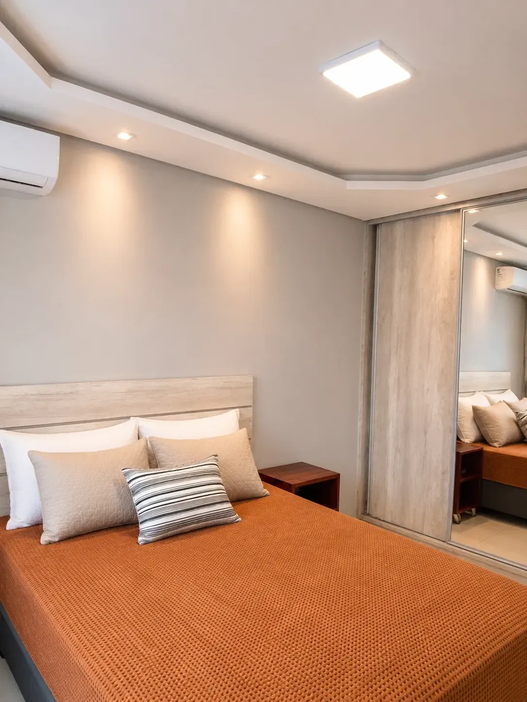 Imagem Apartamento com 2 Quartos à Venda, Locação ou Temporada, 72 metros em Centro - Florianópolis