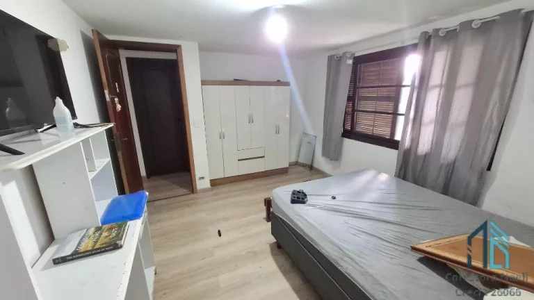 Imagem Casa com edícula, 05 quartos sendo 02 suítes, no São Lourenço em Curitiba PR
