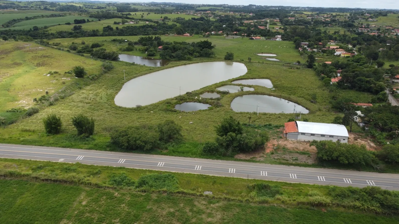 Imagem Imóvel Rural com Barracão Comercial/Industrial a venda! Localizado em PORANGABA/SP!